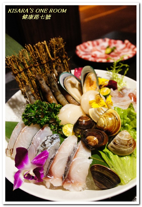 健康路7號：小巨蛋火鍋．使用知名鑄鐵鍋具的品味健康鍋──健康路七號