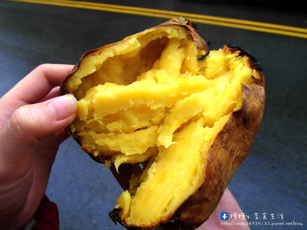 烤地瓜:〖台中│美食〗烤地瓜 ❤ 香貢貢ㄟ咻憨吉抵家~香氣濃郁,滋味香甜,就連小蜜蜂都聞香而來呢!!