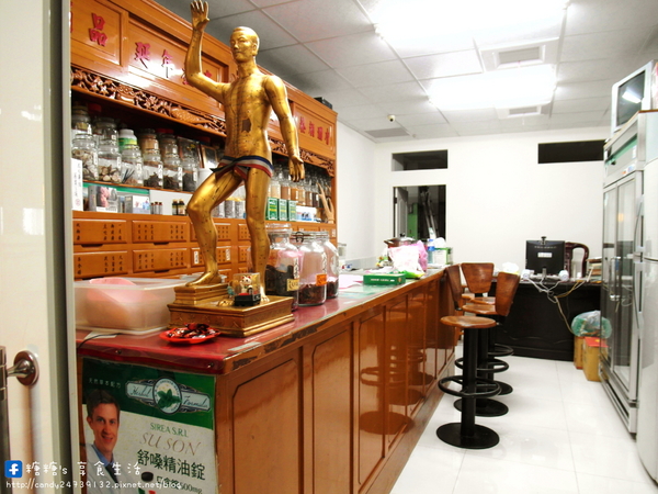 烤地瓜:〖台中│美食〗烤地瓜 ❤ 香貢貢ㄟ咻憨吉抵家~香氣濃郁,滋味香甜,就連小蜜蜂都聞香而來呢!!