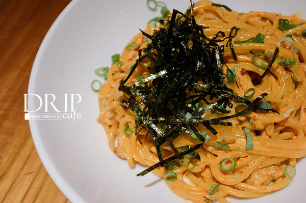 Drip Cafe 好滴(站前店)：【台北｜好滴咖啡 站前店】女孩們的聚會天堂 必吃濃厚系義大利麵與招牌滴蛋仔