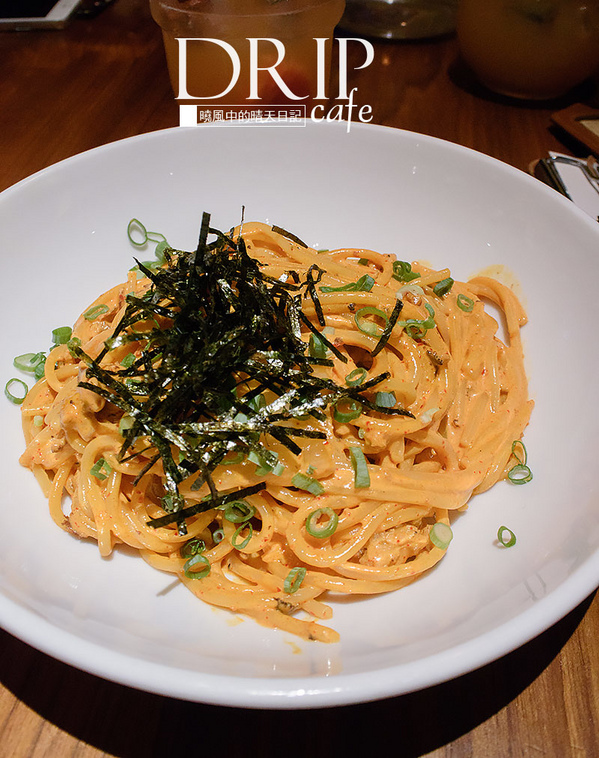Drip Cafe 好滴(站前店)：【台北｜好滴咖啡 站前店】女孩們的聚會天堂 必吃濃厚系義大利麵與招牌滴蛋仔