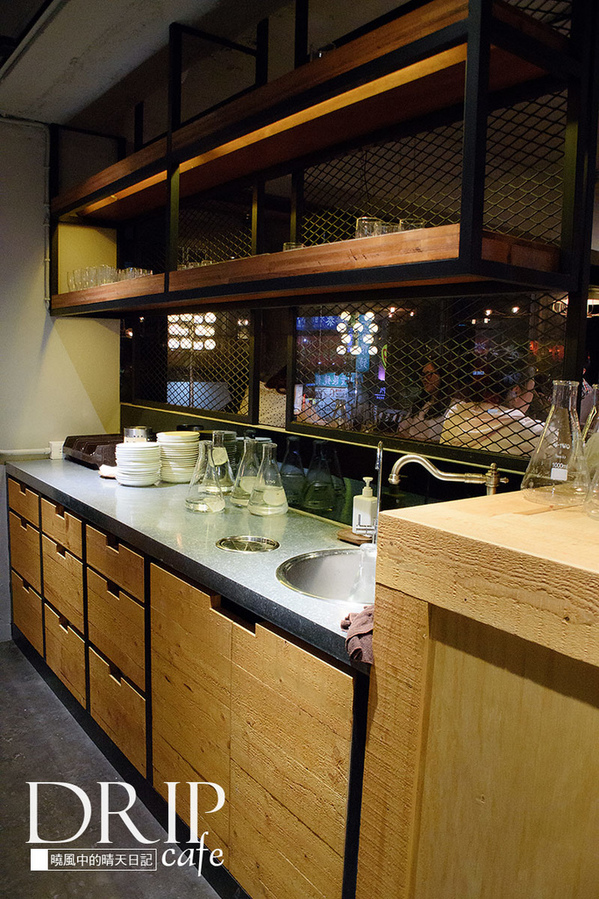 Drip Cafe 好滴(站前店)：【台北｜好滴咖啡 站前店】女孩們的聚會天堂 必吃濃厚系義大利麵與招牌滴蛋仔