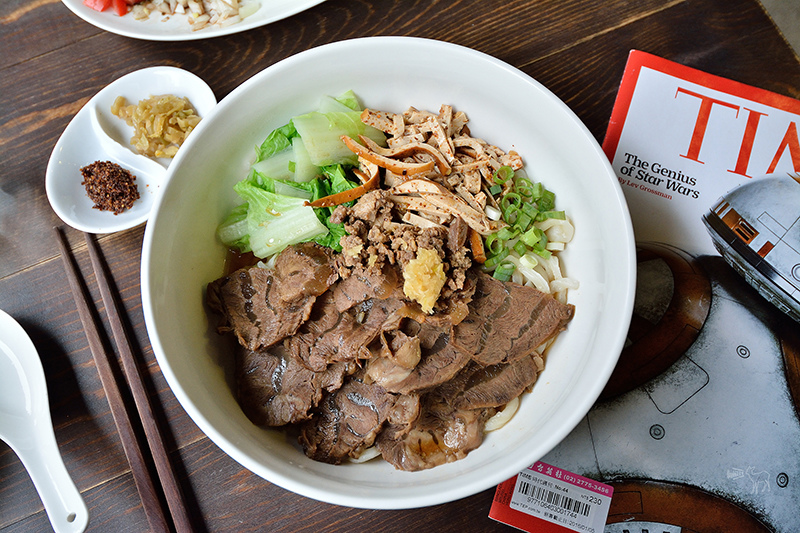 賣牛肉麵與甜點的好物咖啡館:捷運南京復興 中山國中站美食