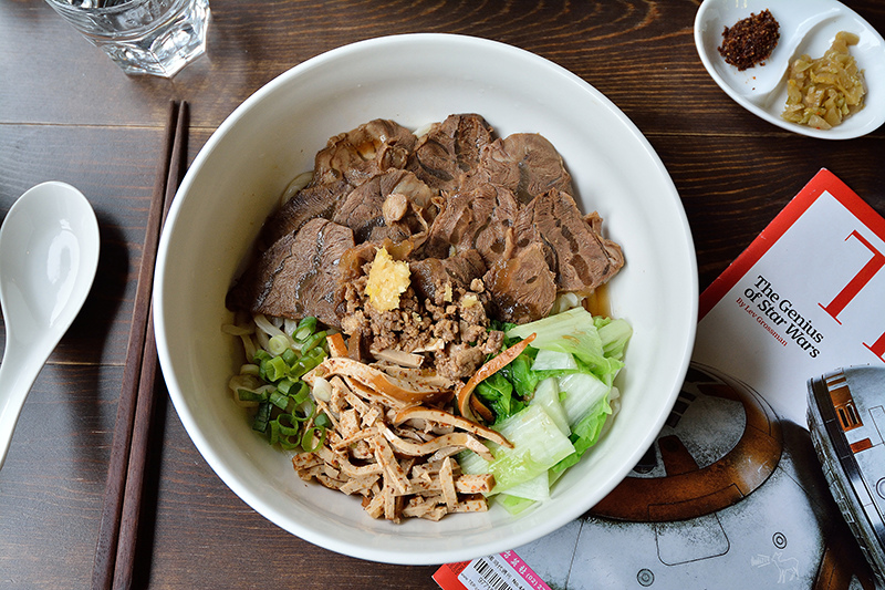 賣牛肉麵與甜點的好物咖啡館:捷運南京復興 中山國中站美食