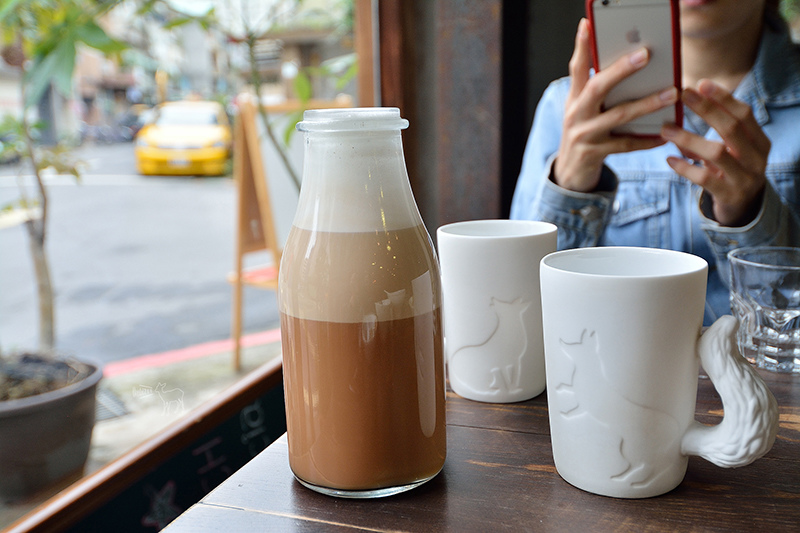 賣牛肉麵與甜點的好物咖啡館:捷運南京復興 中山國中站美食
