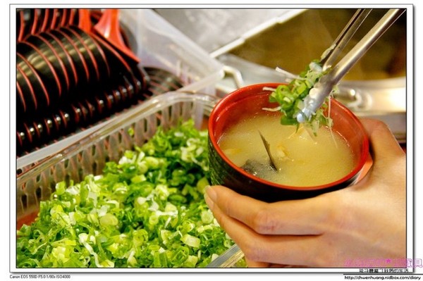 魚多甜握壽司專賣店:【美食♥新莊】☼ 魚多甜握壽司專賣店(新莊復興店) ☼平價CP值高的握壽司/鮮魚味噌湯,漬蘿蔔,麥茶免費吃到飽♥♥