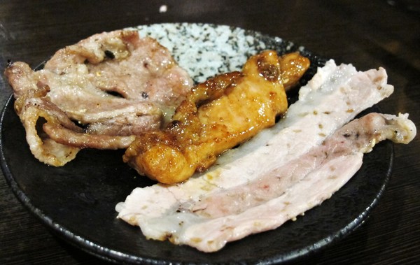 碳味亭和牛炭火燒肉：（台南。新營區美食）『碳味亭』和牛炭火燒肉 專賣。快來跟著巨鼠到新營，進行一趟頂級和牛探索之旅!