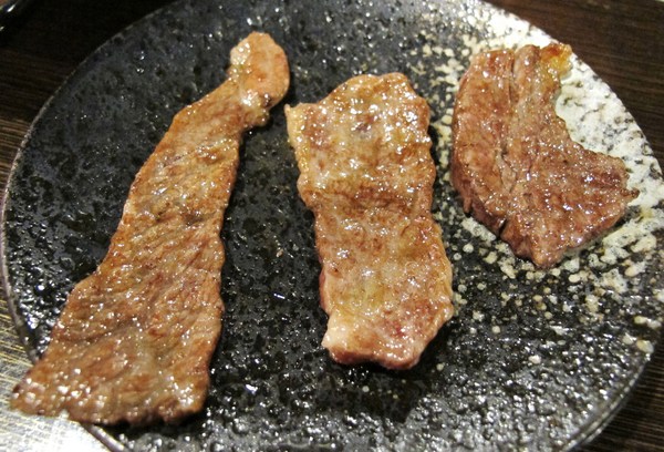 碳味亭和牛炭火燒肉：（台南。新營區美食）『碳味亭』和牛炭火燒肉 專賣。快來跟著巨鼠到新營，進行一趟頂級和牛探索之旅!