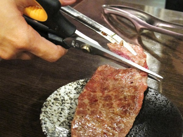 碳味亭和牛炭火燒肉：（台南。新營區美食）『碳味亭』和牛炭火燒肉 專賣。快來跟著巨鼠到新營，進行一趟頂級和牛探索之旅!