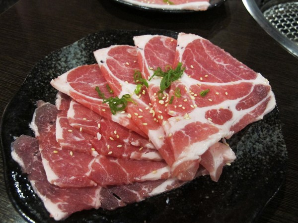 碳味亭和牛炭火燒肉：（台南。新營區美食）『碳味亭』和牛炭火燒肉 專賣。快來跟著巨鼠到新營，進行一趟頂級和牛探索之旅!