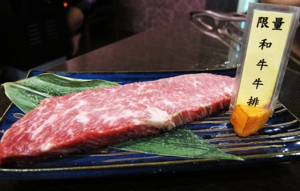 碳味亭和牛炭火燒肉：（台南。新營區美食）『碳味亭』和牛炭火燒肉 專賣。快來跟著巨鼠到新營，進行一趟頂級和牛探索之旅!