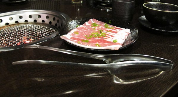 碳味亭和牛炭火燒肉：（台南。新營區美食）『碳味亭』和牛炭火燒肉 專賣。快來跟著巨鼠到新營，進行一趟頂級和牛探索之旅!