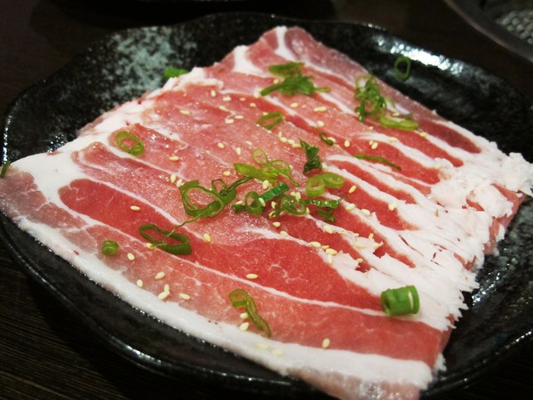 碳味亭和牛炭火燒肉：（台南。新營區美食）『碳味亭』和牛炭火燒肉 專賣。快來跟著巨鼠到新營，進行一趟頂級和牛探索之旅!