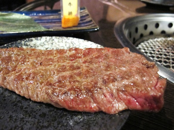 碳味亭和牛炭火燒肉：（台南。新營區美食）『碳味亭』和牛炭火燒肉 專賣。快來跟著巨鼠到新營，進行一趟頂級和牛探索之旅!