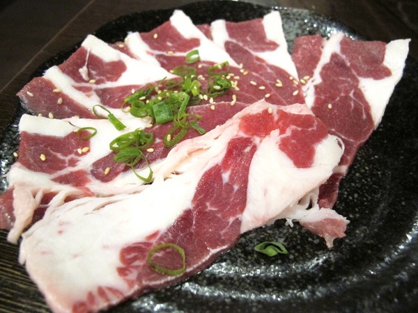 碳味亭和牛炭火燒肉：（台南。新營區美食）『碳味亭』和牛炭火燒肉 專賣。快來跟著巨鼠到新營，進行一趟頂級和牛探索之旅!