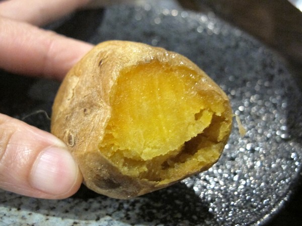 碳味亭和牛炭火燒肉：（台南。新營區美食）『碳味亭』和牛炭火燒肉 專賣。快來跟著巨鼠到新營，進行一趟頂級和牛探索之旅!