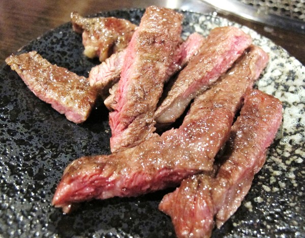 碳味亭和牛炭火燒肉：（台南。新營區美食）『碳味亭』和牛炭火燒肉 專賣。快來跟著巨鼠到新營，進行一趟頂級和牛探索之旅!