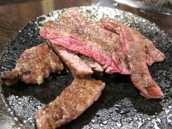 碳味亭和牛炭火燒肉：（台南。新營區美食）『碳味亭』和牛炭火燒肉 專賣。快來跟著巨鼠到新營，進行一趟頂級和牛探索之旅!