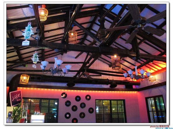 三胡町-Bistro：（台南。東區美食）三胡町-Bistro / 正餐時段提供美食套餐，深夜時段_搖身一變為老屋酒吧，提供宵夜美酒。/下班後小聚吃宵夜的好地方！