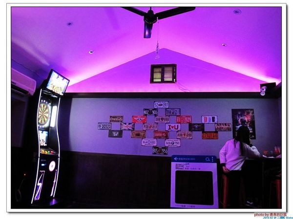 三胡町-Bistro：（台南。東區美食）三胡町-Bistro / 正餐時段提供美食套餐，深夜時段_搖身一變為老屋酒吧，提供宵夜美酒。/下班後小聚吃宵夜的好地方！