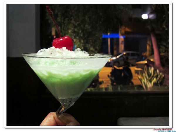 三胡町-Bistro：（台南。東區美食）三胡町-Bistro / 正餐時段提供美食套餐，深夜時段_搖身一變為老屋酒吧，提供宵夜美酒。/下班後小聚吃宵夜的好地方！