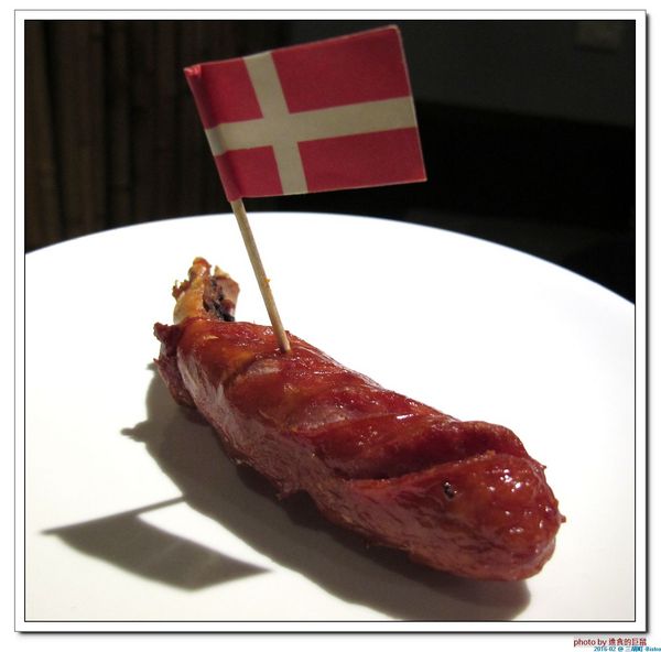 三胡町-Bistro：（台南。東區美食）三胡町-Bistro / 正餐時段提供美食套餐，深夜時段_搖身一變為老屋酒吧，提供宵夜美酒。/下班後小聚吃宵夜的好地方！