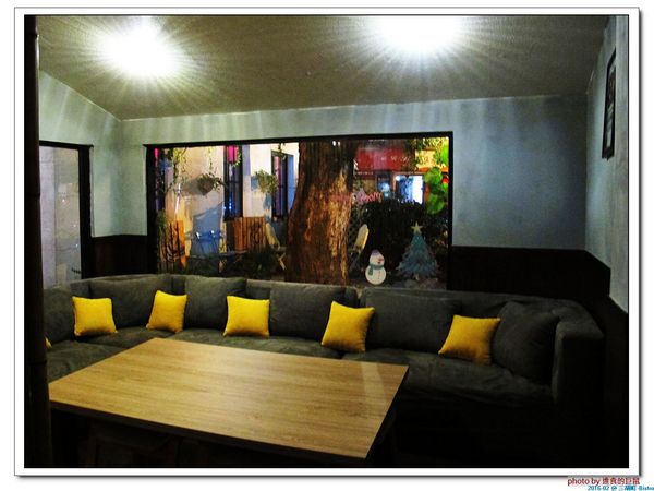 三胡町-Bistro：（台南。東區美食）三胡町-Bistro / 正餐時段提供美食套餐，深夜時段_搖身一變為老屋酒吧，提供宵夜美酒。/下班後小聚吃宵夜的好地方！