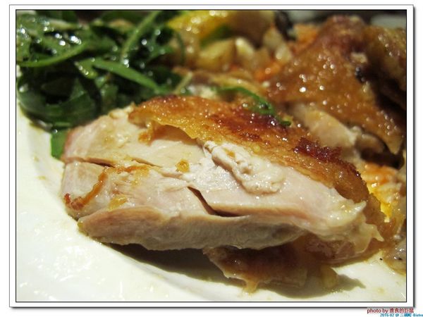 三胡町-Bistro：（台南。東區美食）三胡町-Bistro / 正餐時段提供美食套餐，深夜時段_搖身一變為老屋酒吧，提供宵夜美酒。/下班後小聚吃宵夜的好地方！