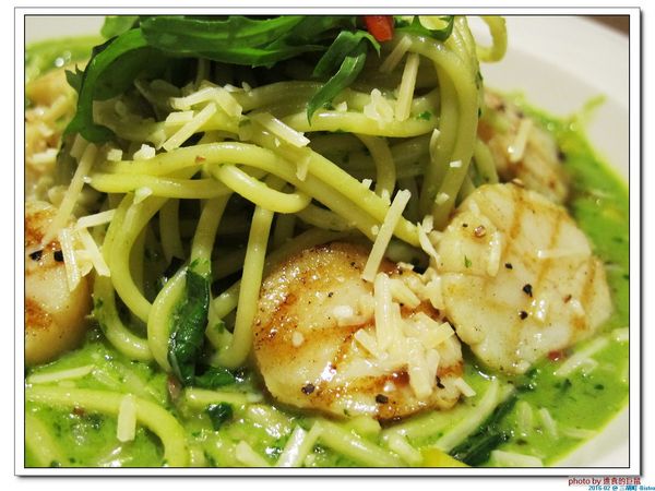 三胡町-Bistro：（台南。東區美食）三胡町-Bistro / 正餐時段提供美食套餐，深夜時段_搖身一變為老屋酒吧，提供宵夜美酒。/下班後小聚吃宵夜的好地方！