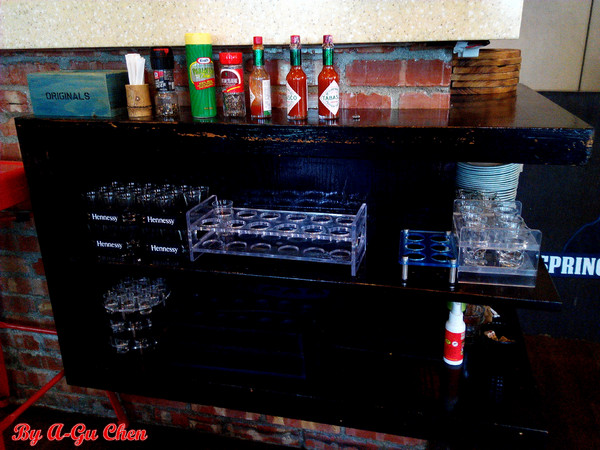 三胡町-Bistro：【臺南Ω東區】三胡町。擁有老屋外貌而內蘊現代靈魂的餐酒坊