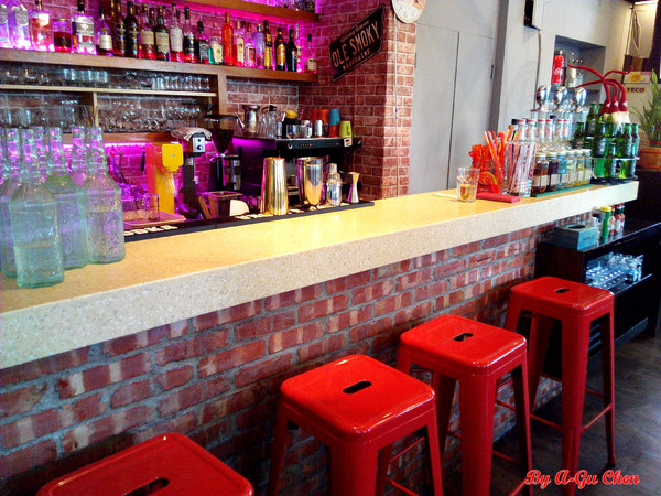 三胡町-Bistro：【臺南Ω東區】三胡町。擁有老屋外貌而內蘊現代靈魂的餐酒坊