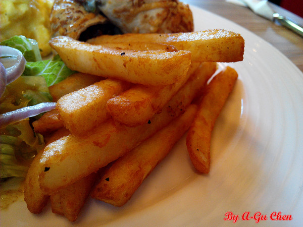 三胡町-Bistro：【臺南Ω東區】三胡町。擁有老屋外貌而內蘊現代靈魂的餐酒坊