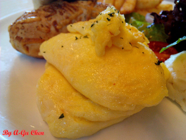 三胡町-Bistro：【臺南Ω東區】三胡町。擁有老屋外貌而內蘊現代靈魂的餐酒坊