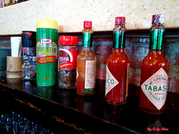 三胡町-Bistro：【臺南Ω東區】三胡町。擁有老屋外貌而內蘊現代靈魂的餐酒坊