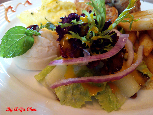 三胡町-Bistro：【臺南Ω東區】三胡町。擁有老屋外貌而內蘊現代靈魂的餐酒坊