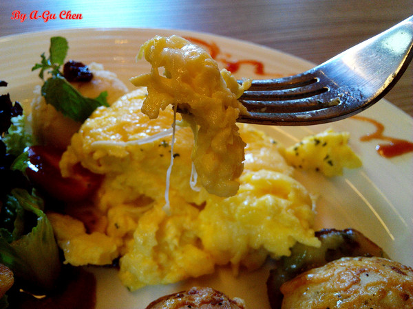 三胡町-Bistro：【臺南Ω東區】三胡町。擁有老屋外貌而內蘊現代靈魂的餐酒坊