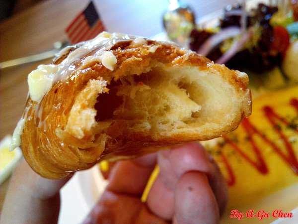 三胡町-Bistro：【臺南Ω東區】三胡町。擁有老屋外貌而內蘊現代靈魂的餐酒坊