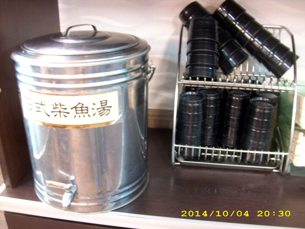 麵麵俱到：麵店裡面養象魚？