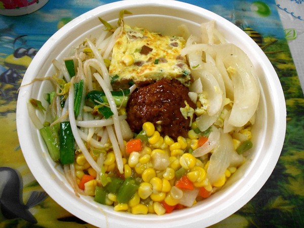 麵麵俱到：麵店裡面養象魚？