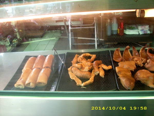 麵麵俱到：麵店裡面養象魚？