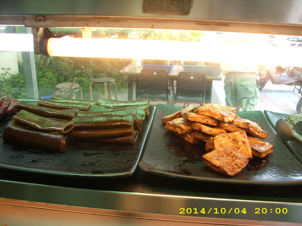 麵麵俱到：麵店裡面養象魚？