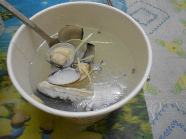 麵麵俱到：麵店裡面養象魚？