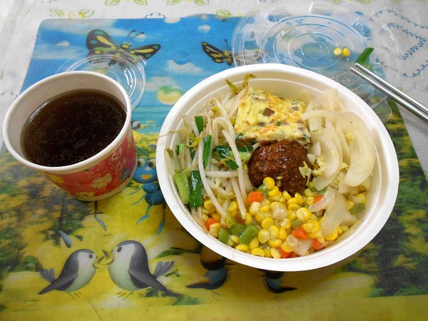 麵麵俱到：麵店裡面養象魚？