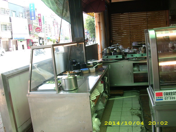 麵麵俱到：麵店裡面養象魚？