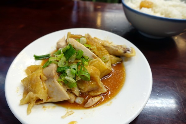 鵝肉侯:(胖樺食記)永和區平價高CP值小吃店「鵝肉侯」,不僅便當還有美味小菜可點。永和美食/菠菜炒蛋/炒山豬肉/炒三層肉