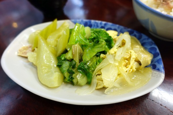 鵝肉侯:(胖樺食記)永和區平價高CP值小吃店「鵝肉侯」,不僅便當還有美味小菜可點。永和美食/菠菜炒蛋/炒山豬肉/炒三層肉