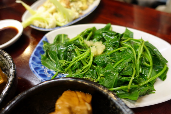 鵝肉侯：(胖樺食記)永和必吃美食小吃「鵝肉侯」，國光路上近「國父紀念館」。簡單家常小菜，幸福的感動