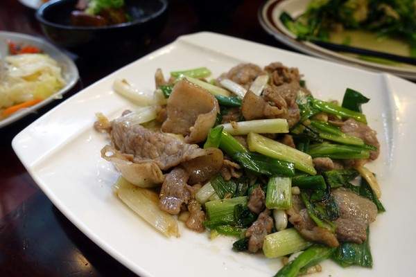 鵝肉侯:(胖樺食記)永和區平價高CP值小吃店「鵝肉侯」,不僅便當還有美味小菜可點。永和美食/菠菜炒蛋/炒山豬肉/炒三層肉