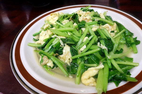 鵝肉侯:(胖樺食記)永和區平價高CP值小吃店「鵝肉侯」,不僅便當還有美味小菜可點。永和美食/菠菜炒蛋/炒山豬肉/炒三層肉