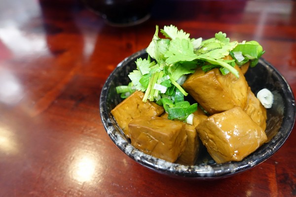 鵝肉侯:(胖樺食記)永和區平價高CP值小吃店「鵝肉侯」,不僅便當還有美味小菜可點。永和美食/菠菜炒蛋/炒山豬肉/炒三層肉